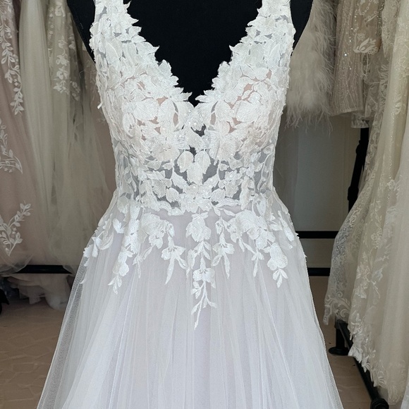 Stephanie by Rebecca Ingram - Picture 2 of 5